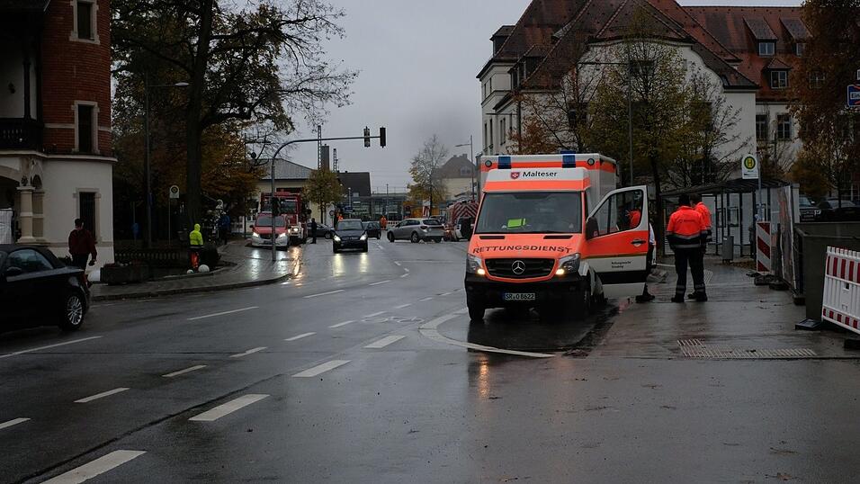 Wegen einer Bombendrohung ist derzeit das Gebiet um die Berufsschule in der Pestalozzistraße in Straubing gesperrt.