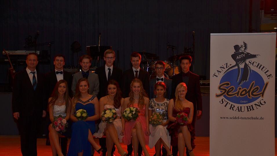 Die Bilder vom Abschlussball der Tanzschule Seidel in der Fraunhofer-Halle am 28. November. Die Bilder vom Abschlussball der Tanzschule Seidel in der Fraunhofer-Halle am 28. November.