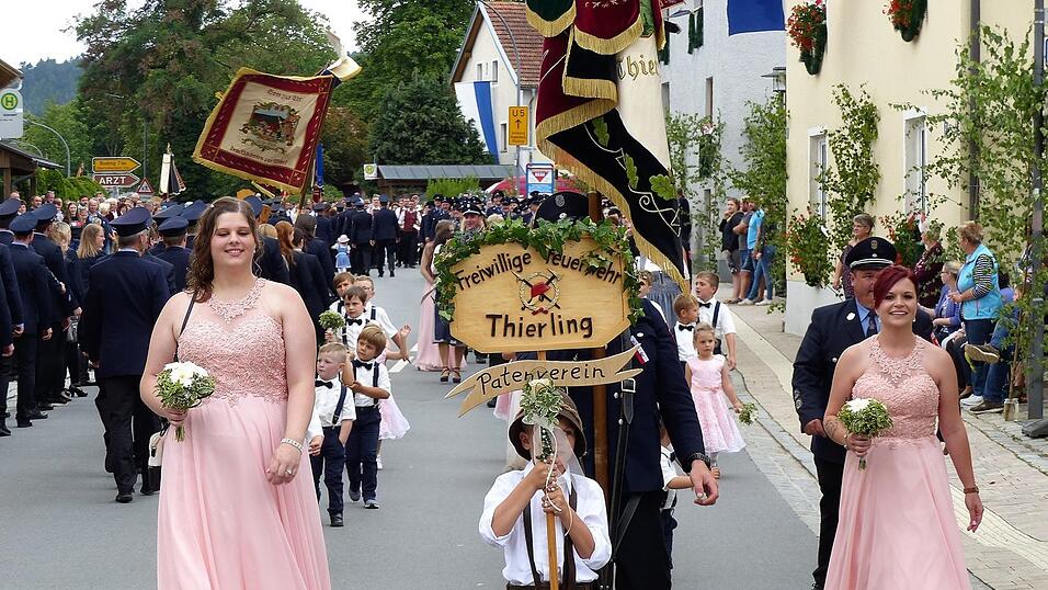 Die FFW Thierling machte dem Patenamt alle Ehre.