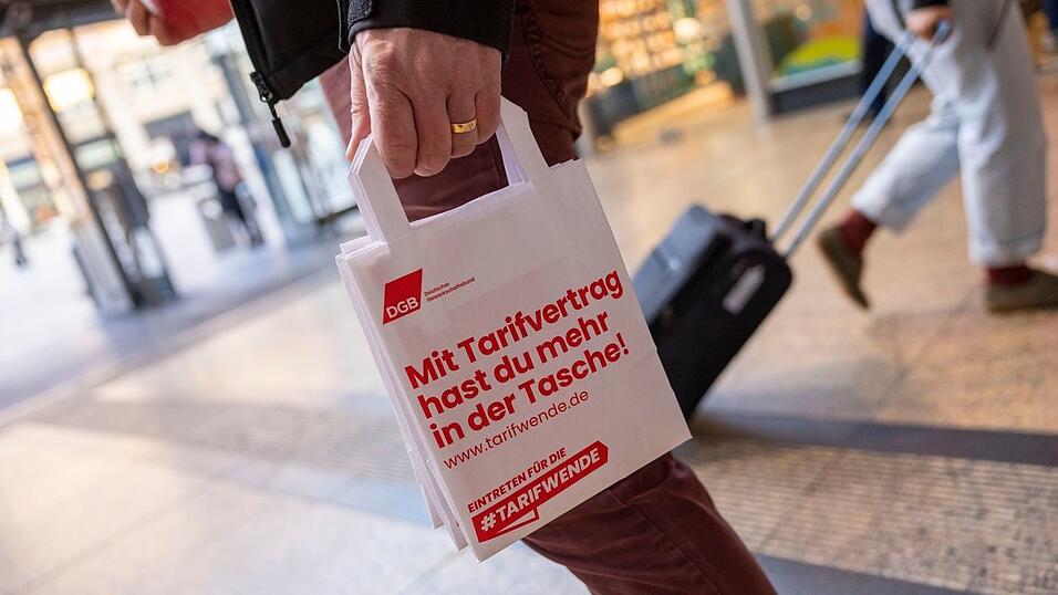 Bei vielen Arbeitgebern kommen Tarifverträge zum Leidwesen der Gewerkschaften nicht in die Tüte (Archivbild).