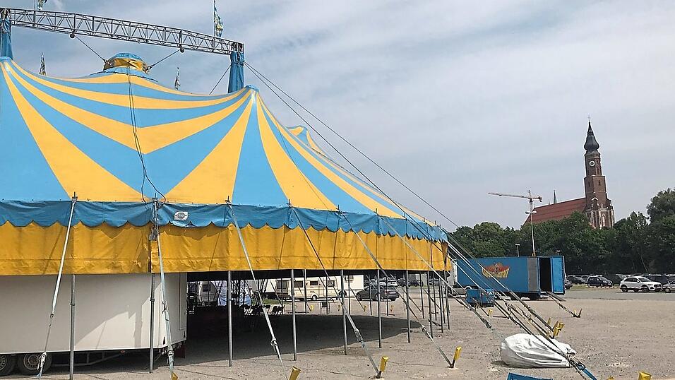 Der Circus Karl Altoff K&ouml;llner l&auml;dt zu seinen Vorstellungen auf den Gro&szlig;parktplatz Am Hagen ein.