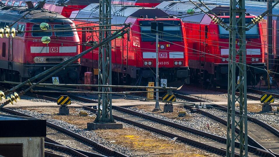 Die Sanierung der Bahnstrecke M&uuml;nchen&ndash;Rosenheim soll in mehreren Etappen stattfinden. (Symbolbild)
