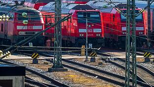 Die Sanierung der Bahnstrecke M&uuml;nchen&ndash;Rosenheim soll in mehreren Etappen stattfinden. (Symbolbild)