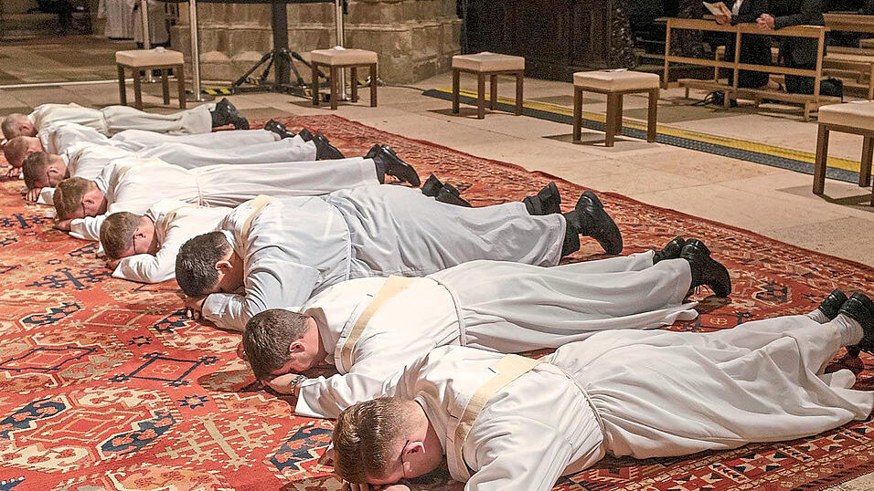 Fünf der acht Kandidaten wurden für die Diözese geweiht. Fünf der acht Kandidaten wurden für die Diözese geweiht.