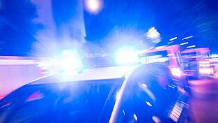 Zeugen des Vorfalls beziehungsweise des Streits des Paares sollen sich dringend bei der Polizei melden. Besonders ein bestimmter Zeuge könnte wichtige Informationen für die Ermittler haben.