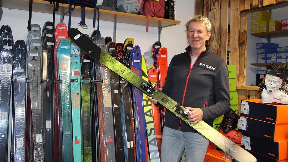 Thomas Schöberl hat für jeden Kunden den richtigen Tourenski, sagt er. Damit auch die Tourenschuhe gut sitzen, können sie mithilfe von 3D-Messtechnik passend gemacht werden. Thomas Schöberl hat für jeden Kunden den richtigen Tourenski, sagt er. Damit auch die Tourenschuhe gut sitzen, können sie mithilfe von 3D-Messtechnik passend gemacht werden.