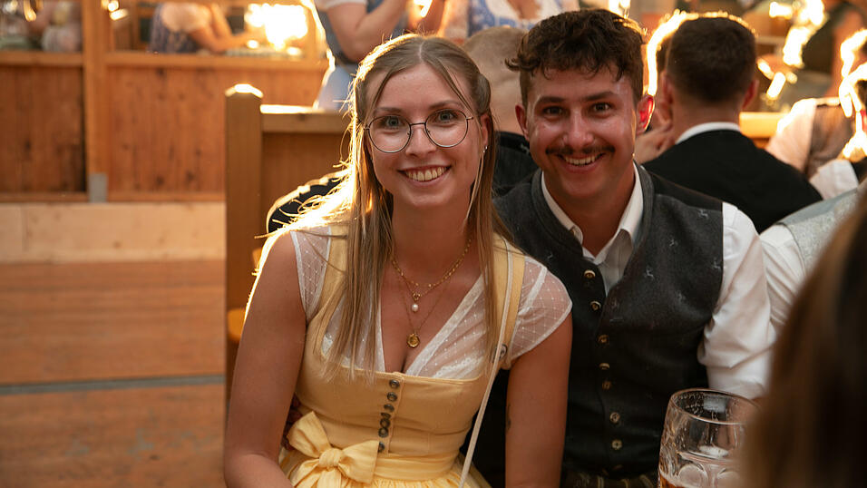 Echte Blasmusikfans lie&szlig;en sich den Montagabend im Festzelt Weckmann nicht entgehen.