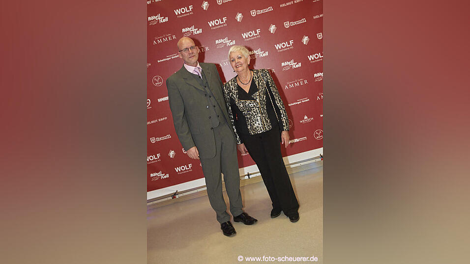 Die Metzgerzunft hat am Samstagabend in die Joseph-von-Fraunhofer-Halle eingeladen. Die Metzgerzunft hat am Samstagabend in die Joseph-von-Fraunhofer-Halle eingeladen.