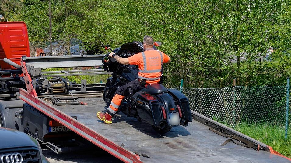 Für die Polizei ist klar, dass der «Hells Angels Motorcycle Club» (HAMC) Leverkusen nicht wegen der Liebe zu PS-starken Zweirädern gegründet wurde: Für die Polizei ist klar, dass der «Hells Angels Motorcycle Club» (HAMC) Leverkusen nicht wegen der Liebe zu PS-starken Zweirädern gegründet wurde: