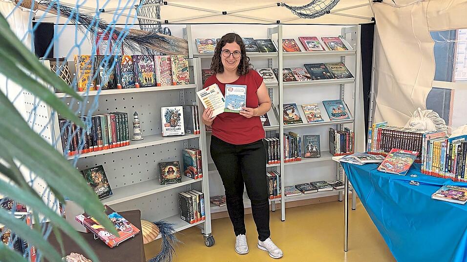 Stephanie Arlt, die Leiterin der Rodinger Stadtbibliothek, und ihr Team haben alles f&uuml;r einen abwechslungsreichen Lesesommer vorbereitet.