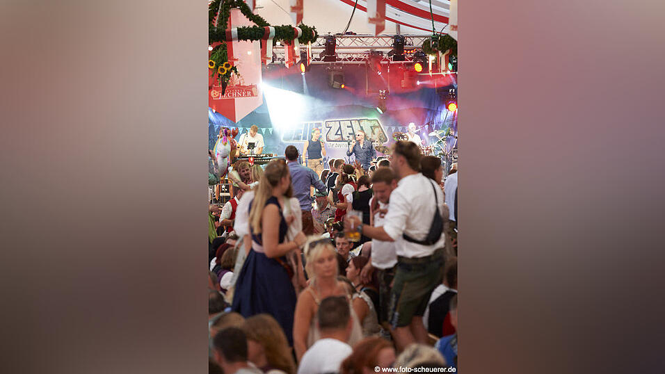 Die Partybilder vom Freitag, 14. August, aus dem Festzelt Lechner. Die Partybilder vom Freitag, 14. August, aus dem Festzelt Lechner.