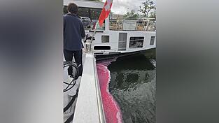 Der Kapitän wollte Ballastwasser ablassen. Stattdessen lief ein treibstoffversetztes Gemisch aus. Der Kapitän wollte Ballastwasser ablassen. Stattdessen lief ein treibstoffversetztes Gemisch aus.