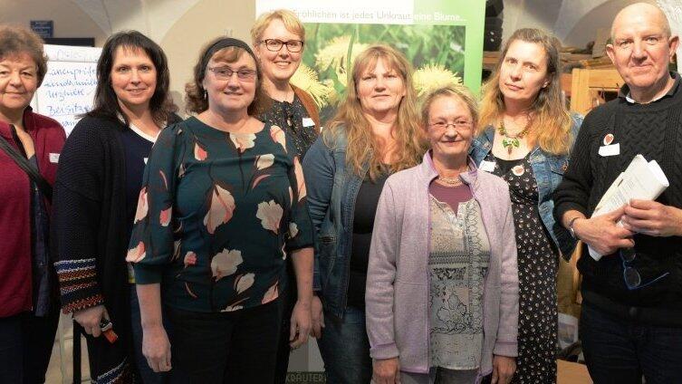 Beisitzerinnen Susanne Dilger und Manuela Daffner, zweite Vorsitzende Charlotte Froschhauer, Kassier Kathrin Strauß, Schriftführerin Angela Marmor, Beisitzerin Imelda Köhler, Beisitzerin Anja Heehler und Vorsitzender Hansjörg Hauser (von links). Beisitzerinnen Susanne Dilger und Manuela Daffner, zweite Vorsitzende Charlotte Froschhauer, Kassier Kathrin Strauß, Schriftführerin Angela Marmor, Beisitzerin Imelda Köhler, Beisitzerin Anja Heehler und Vorsitzender Hansjörg Hauser (von links).