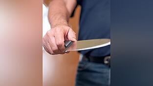 Wiederholt Ärger machte ein Ukrainer und muss sich wegen Messerattacken vor dem Landgericht Landshut verantworten. Wiederholt Ärger machte ein Ukrainer und muss sich wegen Messerattacken vor dem Landgericht Landshut verantworten.