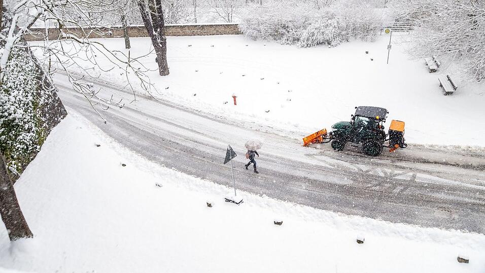 Starker Schneefall sorgte in Unterfranken f&uuml;r Verkehrsbehinderungen.