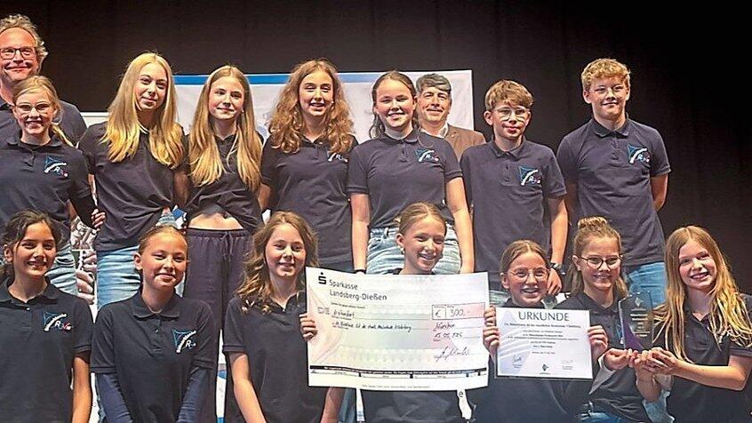 Die Bläserklasse 6d der Realschule belegte beim Bläserklassen-Wettbewerb des Bayerischen Blasmusikverbandes (BBMV) in der Altersgruppe II den dritten Platz. Die Bläserklasse 6d der Realschule belegte beim Bläserklassen-Wettbewerb des Bayerischen Blasmusikverbandes (BBMV) in der Altersgruppe II den dritten Platz.