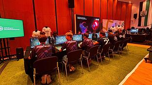 Geplant sind mehrere Bereiche für PCs und Konsolen, an denen gespielt werden darf. Geplant sind mehrere Bereiche für PCs und Konsolen, an denen gespielt werden darf.