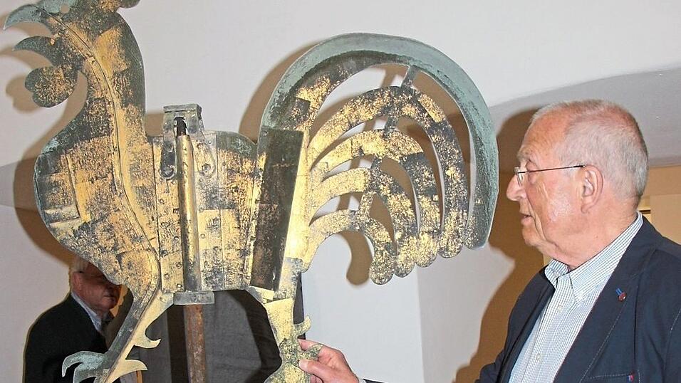 Hans Vicari mit Wetterhahn im Gäubodenmuseum 2016. Hans Vicari mit Wetterhahn im Gäubodenmuseum 2016.