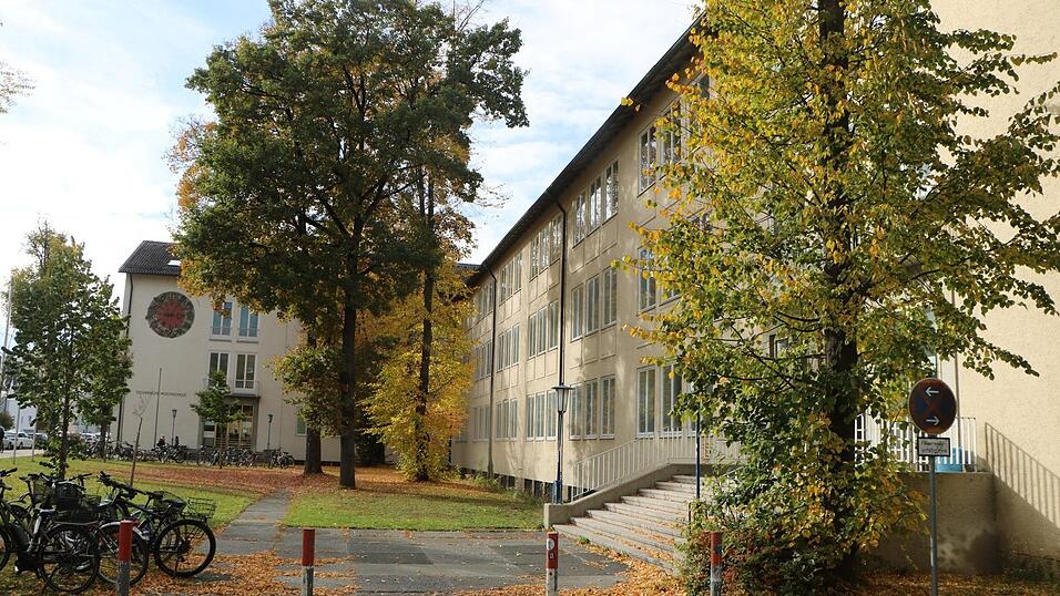 Außenansicht des OTH-Standortes in der Prüfeninger Straße.