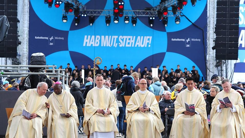 Gottesdienste geh&ouml;ren auch zum Programm.