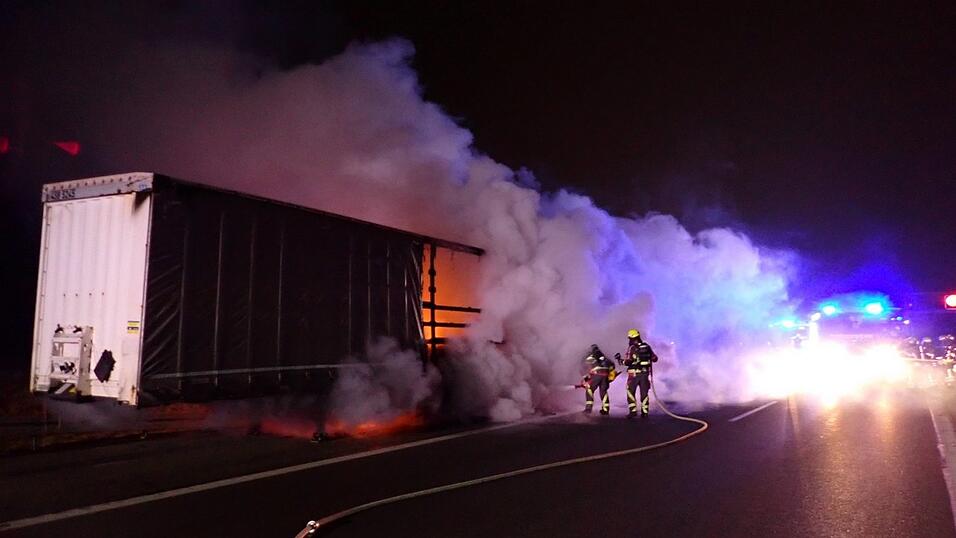 Das Feuer konnte durch den Einsatz von Wasser und Schaum schnell unter Kontrolle gebracht und vollst&auml;ndig gel&ouml;scht werden.