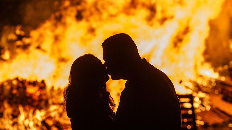 F&uuml;r viele ist der erste Kuss ein besonderer Moment. (Symbolbild)