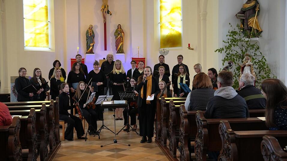 Beim Konzert am Sonntag stand der Kirchenchor im Mittelpunkt. Beim Konzert am Sonntag stand der Kirchenchor im Mittelpunkt.