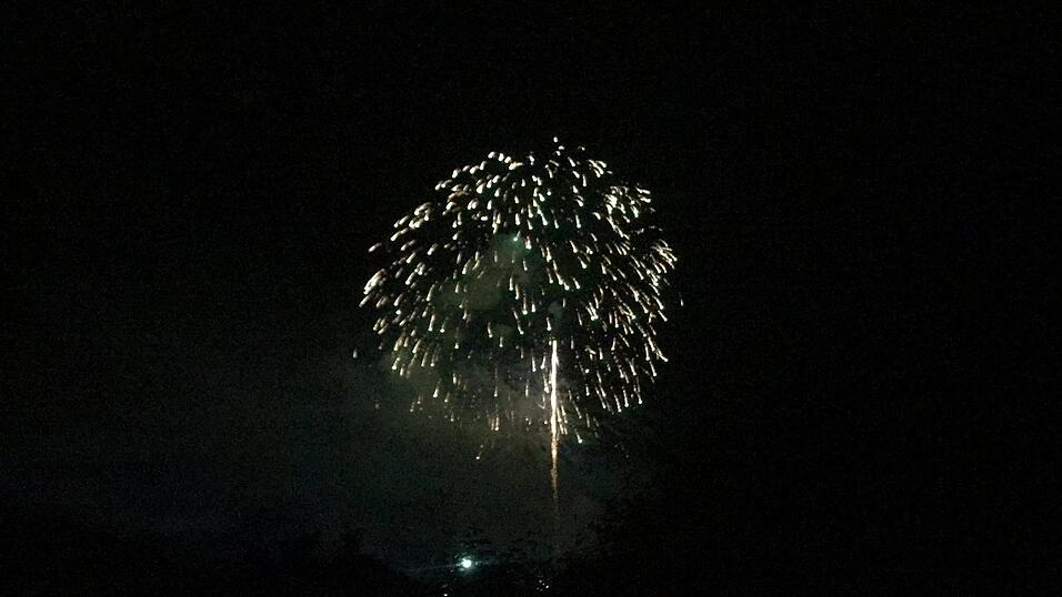 Das war das Abschlussfeuerwerk des Gäubodenvolksfestes 2019. Das war das Abschlussfeuerwerk des Gäubodenvolksfestes 2019.