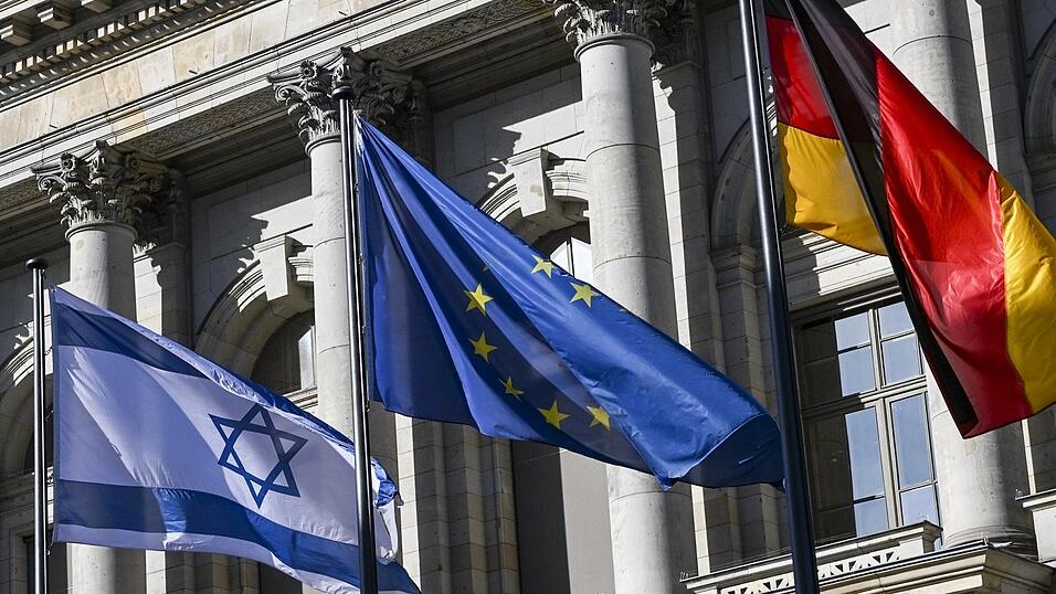 200.000 Menschen mit palästinensischem Hintergrund leben in Deutschland, so viele wie nirgends sonst in Europa. Auch in Teilen dieser Gemeinschaft werden die Mörder und Geiselnehmer der Hamas als Helden gefeiert, werden Juden beschimpft und angegriffen.