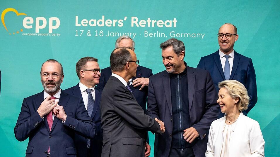 Die Parteienfamilie der EVP um ihren Vorsitzenden Manfred Weber (links) ist in Br&uuml;ssel die Heimat von CDU und CSU. (Archivbild)