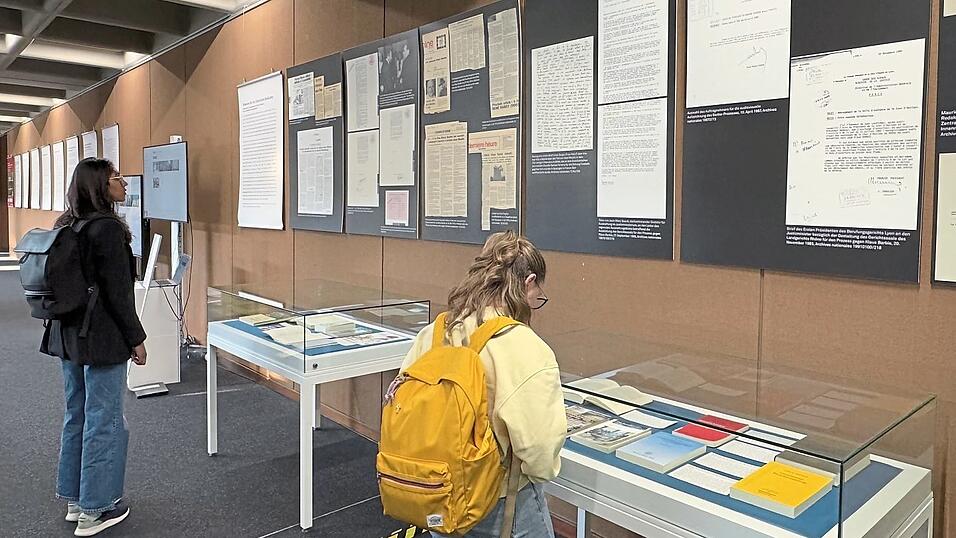 Die Ausstellung &bdquo;Prozesse filmen&ldquo; stellt eine gesellschaftlich relevante Frage: Wie offen sollen Strafprozesse sein?