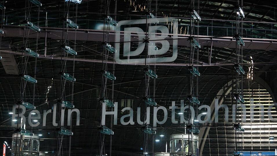 Bei der Deutschen Bahn beginnt in dieser Woche die entscheidende Tarifrunde mit der Lokf&uuml;hrergewerkschaft GDL. (Archivbild)