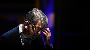 Kulturstaatsminister Wolfram Weimer musste sich im Leipziger Gewandhaus auch Buhrufe und Kritik anh&ouml;ren.