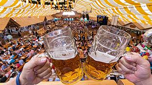 Die Maß wird am Gäubodenvolksfest 2023 zwischen 12,20 und 12,25 Euro kosten. Die Meinung unserer Leser zu diesen Preisen ist geteilt. Die Maß wird am Gäubodenvolksfest 2023 zwischen 12,20 und 12,25 Euro kosten. Die Meinung unserer Leser zu diesen Preisen ist geteilt.