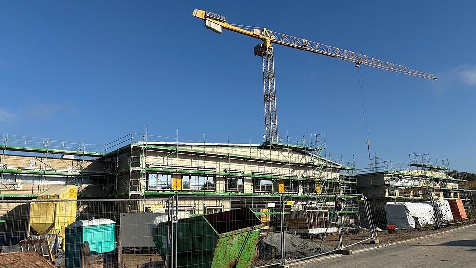 Ein Millionenprojekt: Hier entsteht die neue fünfzügige Grundschule in Bogen. 2027 soll sie fertig sein. Ein Millionenprojekt: Hier entsteht die neue fünfzügige Grundschule in Bogen. 2027 soll sie fertig sein.