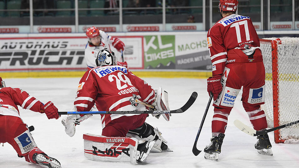 Der Deggendorfer SC hat das ostbayerische Derby bei den Eisbären Regensburg gewonnen. Der Deggendorfer SC hat das ostbayerische Derby bei den Eisbären Regensburg gewonnen.