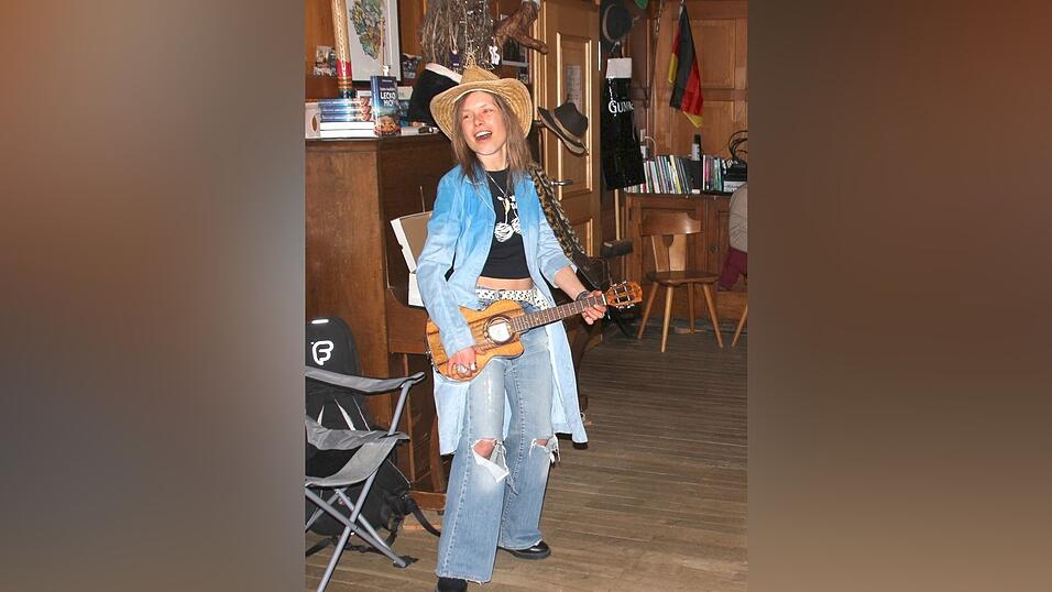 Andrea Limmer unterhielt das Publikum im Hostello bestens.