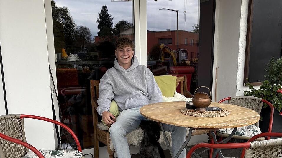 Mitte September kündigt das Backhaus Schäfer per Instagram das Event „Teig und Takt“ an. Der Organisator hinter der Popup-Veranstaltung ist der 18-jährige Jakob Berg. Er verrät, was hinter der Aktion steckt. Mitte September kündigt das Backhaus Schäfer per Instagram das Event „Teig und Takt“ an. Der Organisator hinter der Popup-Veranstaltung ist der 18-jährige Jakob Berg. Er verrät, was hinter der Aktion steckt.