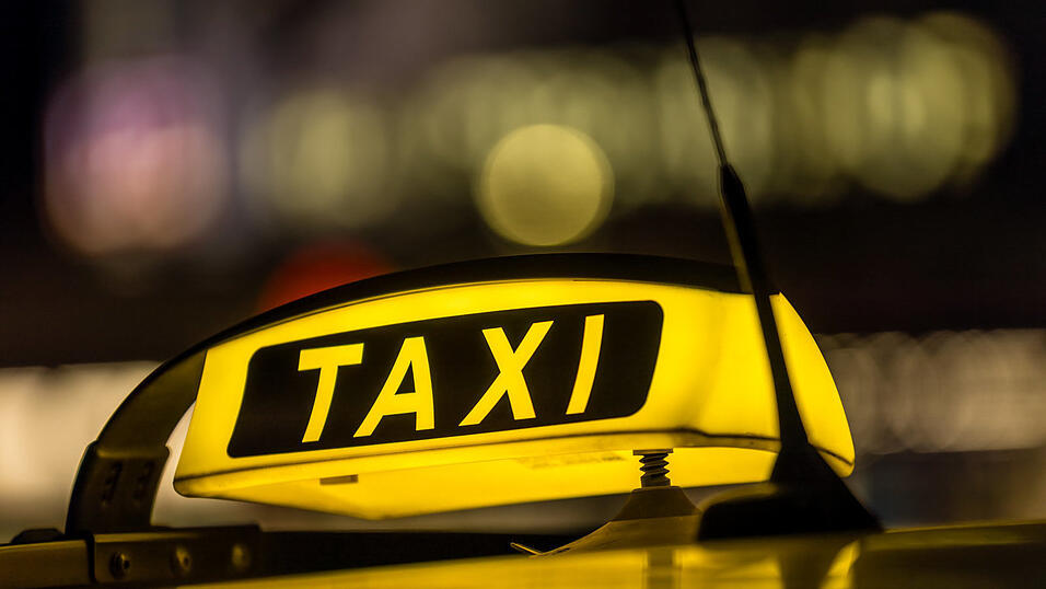 Eine unheilvolle Taxifahrt im Oktober 2025 stand am Dienstag im Zentrum einer Verhandlung am Landauer Amtsgericht.