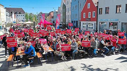 Zahlreiche Menschen besuchten die DGB-Maikundgebung.