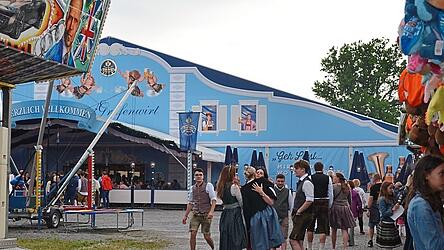 Das Zelt auf dem Pfingstfest.