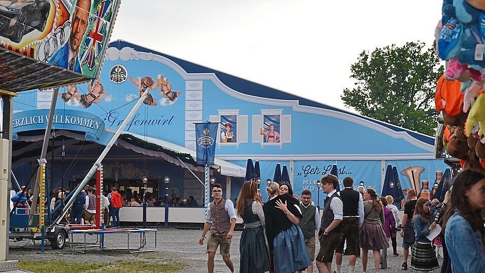 Das Zelt auf dem Pfingstfest.