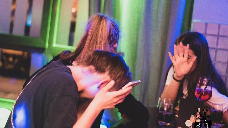 Im 'The Sin' und im 'Never Loose' wurde an diesem Wochenende wieder ordentlich Party gemacht. Im 'The Sin' und im 'Never Loose' wurde an diesem Wochenende wieder ordentlich Party gemacht.