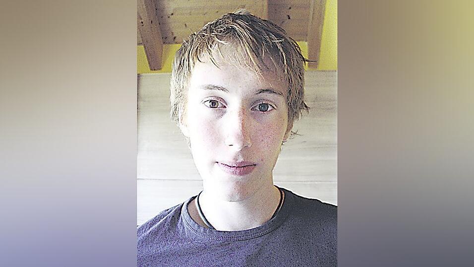 Simon Franz ist derOnline-Sucht noch nicht verfallen. Ein bisschenChatten und ein paar Spiele haben noch niemandem geschadet, solange es in Maßengeschieht. Wir möchten daraufhinweisen, dass der zitierte Erfahrungsbericht nicht von Simon stammt. Simon Franz ist derOnline-Sucht noch nicht verfallen. Ein bisschenChatten und ein paar Spiele haben noch niemandem geschadet, solange es in Maßengeschieht. Wir möchten daraufhinweisen, dass der zitierte Erfahrungsbericht nicht von Simon stammt.