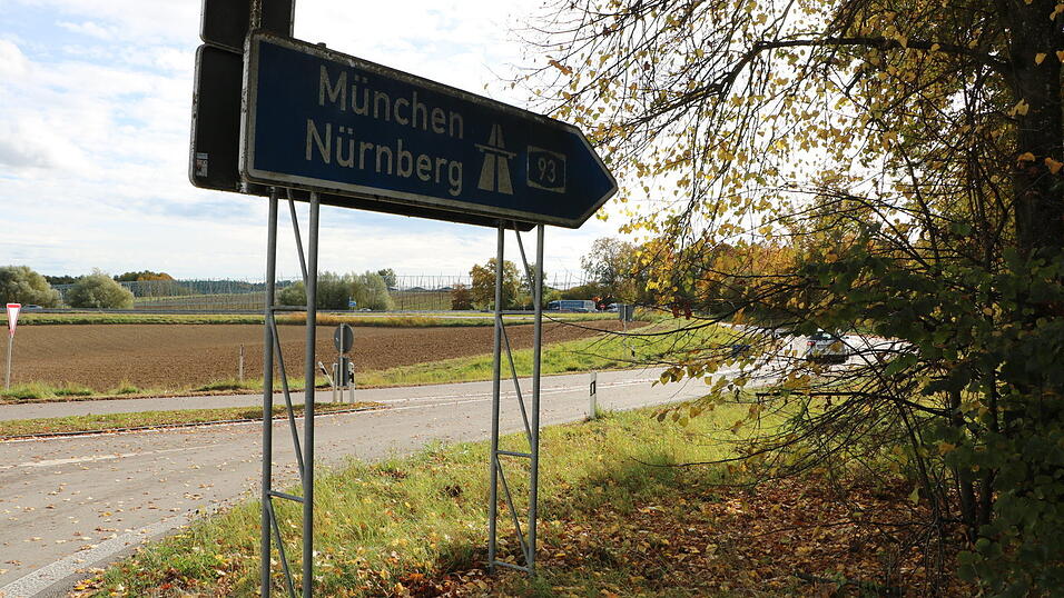 Die mutmaßlichen Täter sind laut Polizeiangaben über die Autobahn Richtung München geflüchtet. Die mutmaßlichen Täter sind laut Polizeiangaben über die Autobahn Richtung München geflüchtet.