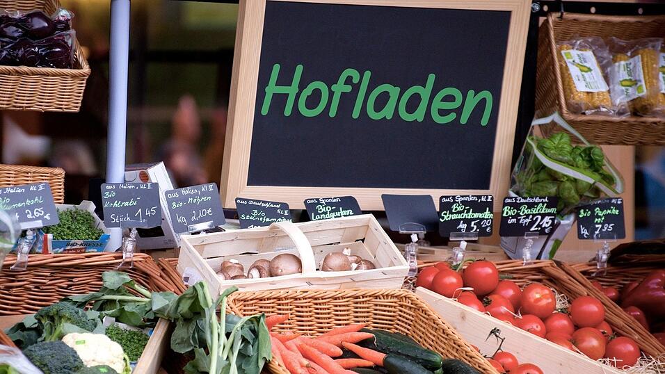 Viele Hofläden bieten ihre Produkte inzwischen direkt an. Viele Hofläden bieten ihre Produkte inzwischen direkt an.