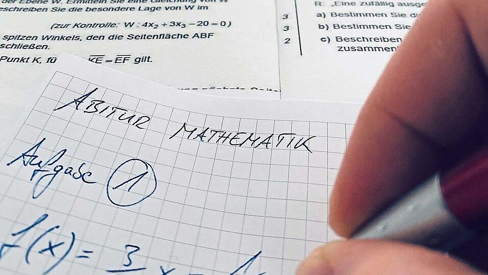 Das Mathe-Abi frustete am Dienstag die Abiturienten. Wie wohl jedes Jahr. Das Mathe-Abi frustete am Dienstag die Abiturienten. Wie wohl jedes Jahr.