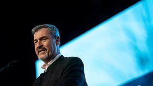 CSU-Chef Markus Söder fordert das Aus vom Verbrennerverbot. Es gefährde Hunderttausende Jobs, sagt Bayerns Ministerpräsident.