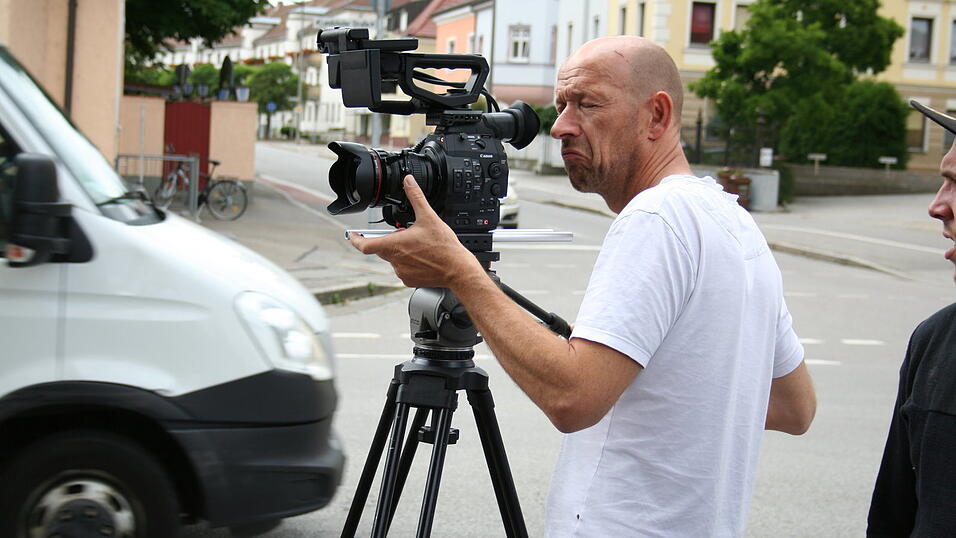 Die Belegschaft der B&auml;ckerei Steinleitner in Straubing durfte sich am Dienstag &uuml;ber den Besuch eines ZDF-Fernsehteams freuen.