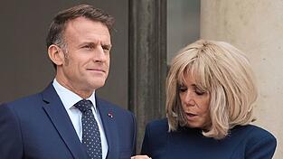 Es gab schon mal leichtere Tage im Amt für den französischen Präsidenten Emmanuel Macron und seine Frau Brigitte.